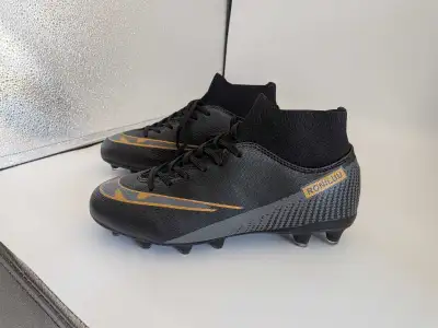 Roniluu Soccer Cleats Size Men's 6/Women's 7.5, View more