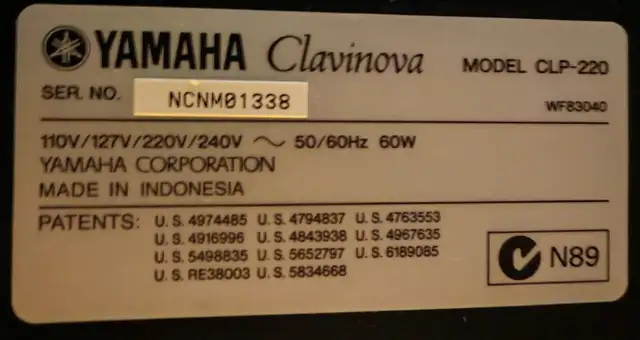 Yamaha Clavinova CLP-220 piano + bench in great condition in Pianos & Keyboards in City of Toronto - Image 7
