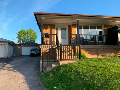 On a quiet cul-de-sac 2 bedroom apartment close to all amenities. Newly renovated Kitchen, exclusive...