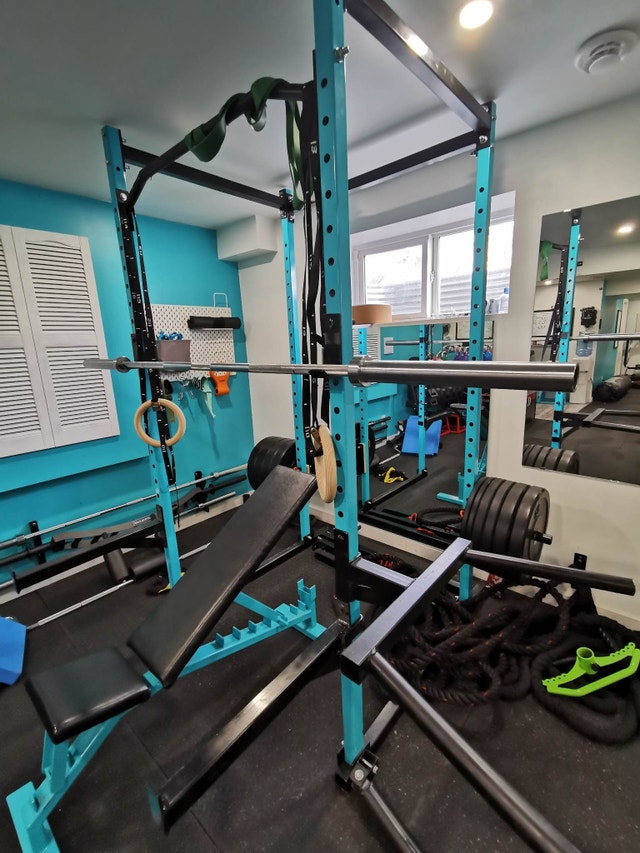Squat Rack & Bench ( Comes with landmine, pull up and dip bar