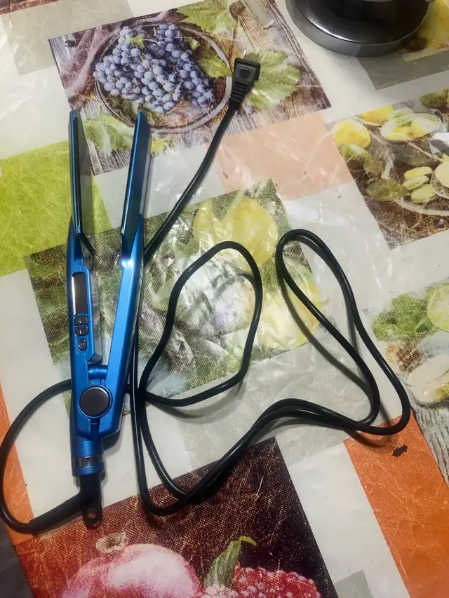Hair straightener in Irons & Garment Steamers in Windsor Region - Image 2