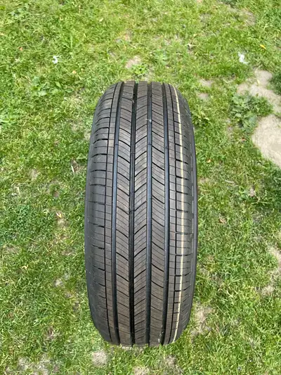 Michelin primacy A/S 225/65/17 brand new tires Good for RAV4 and other vehicles I have only one tire