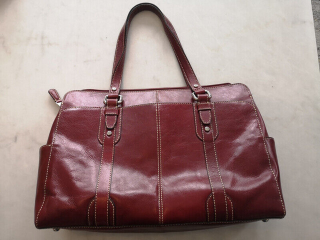 Red leather Fossil handbag- like new! in Women's - Bags & Wallets in Edmonton - Image 2