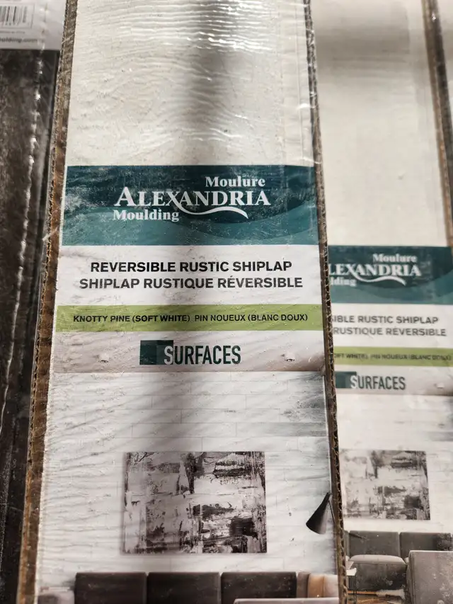 Reversible Rustic Shiplap Knotty Pine in Home Décor & Accents in Hamilton - Image 3