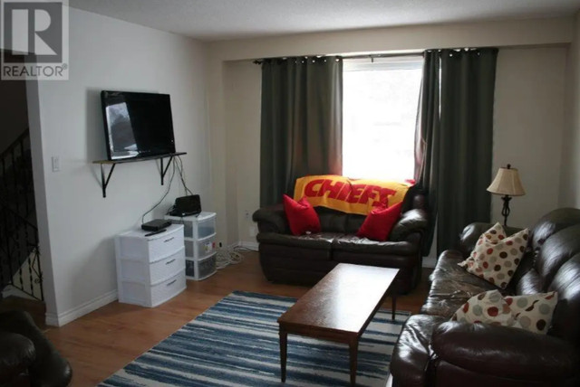 Student House for Rent in College Heights. in Long Term Rentals in North Bay - Image 4