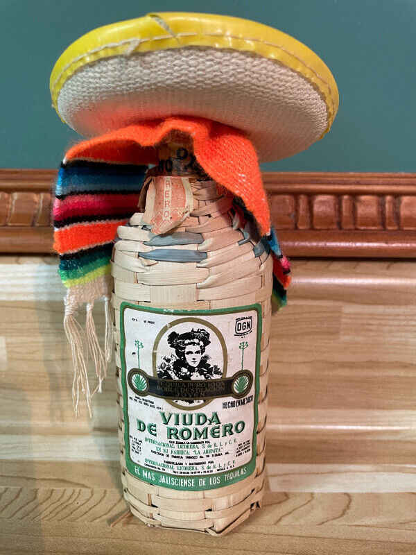Bouteille de tequila Viuda de Romero du Mexique (vintage) dans Art et objets de collection  à Trois-Rivières