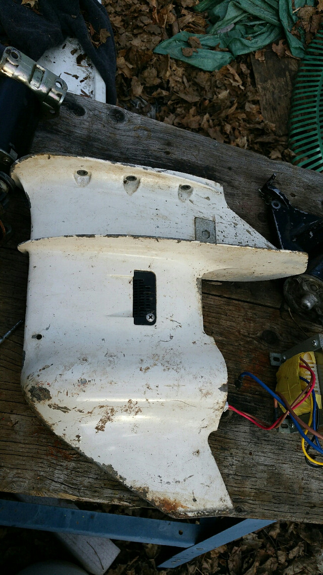 Johnson 9.9/15 Lower Unit Case Boat Parts, Trailers & Accessories