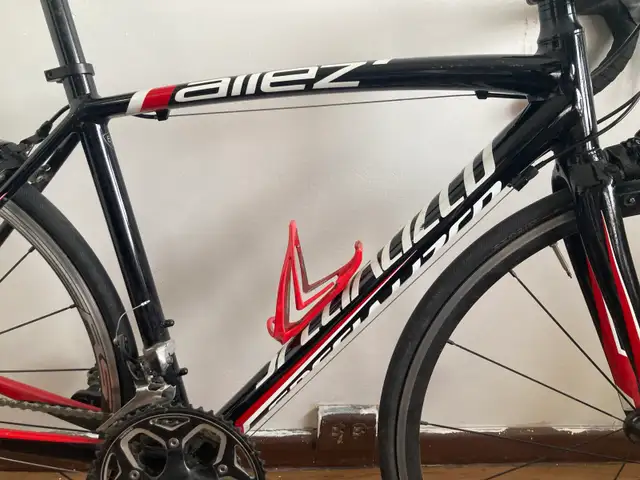 rarely used - Specialized Allez Road Bike - 52cm Frame in Road in City of Toronto - Image 8