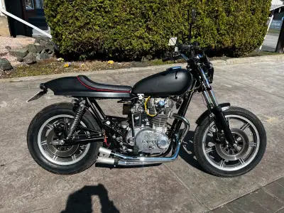 1979 flat tracker theme or change seat and bars to cafe racer if that suits you. New tires. Seat and...