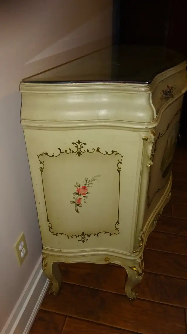 Ornate, 8pc Hand Painted Vintage Queen Bedroom Suite in Dressers & Wardrobes in City of Toronto - Image 10