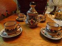Mini Set à thé ( théière, 4 tasses, 4 soucoupes) peint à la main
