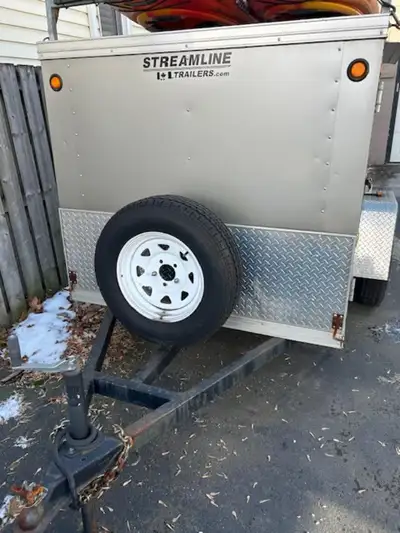 Streamline overbuilt cargo trailer. Perfect for small SUV, even cars. Easy towing on the roads. 2 fr...
