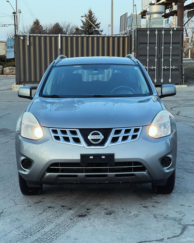  Nissan Rogue 2011 very clean suv