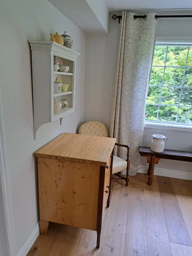 SOLID WOOD CABINET in Hutches & Display Cabinets in City of Toronto - Image 4