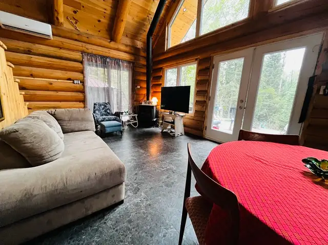 Chalet-bord de rivière-terrain de 4 acres privé  in Quebec in Canada - Image 5