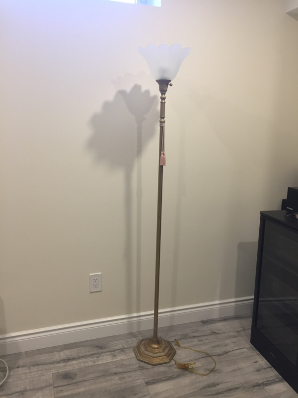 Floor,Two way switch, standing lamp. in Indoor Lighting & Fans in Oakville / Halton Region