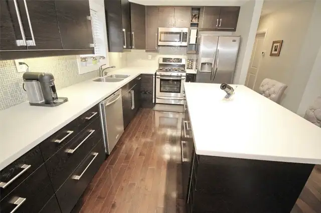 room for rent in Room Rentals & Roommates in City of Toronto - Image 4