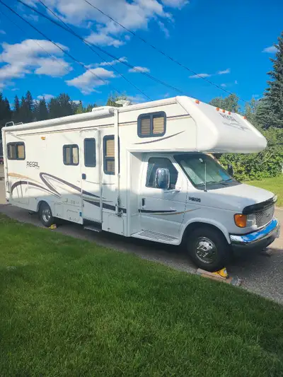 2005 Regal Triple E 25 foot Motorhome. E 450 Superduty V10, 109,000km. Very good condition, everythi...