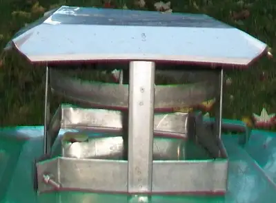 Metal chimney cap in very good condition. -------------------------------------------------------- C...
