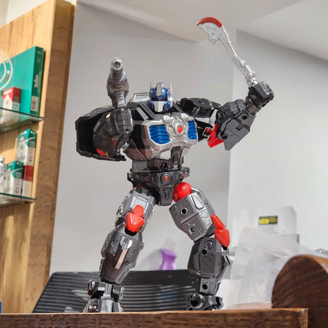 Transformers Optimus Primal with free upgrade kit.  in Toys & Games in City of Toronto - Image 3