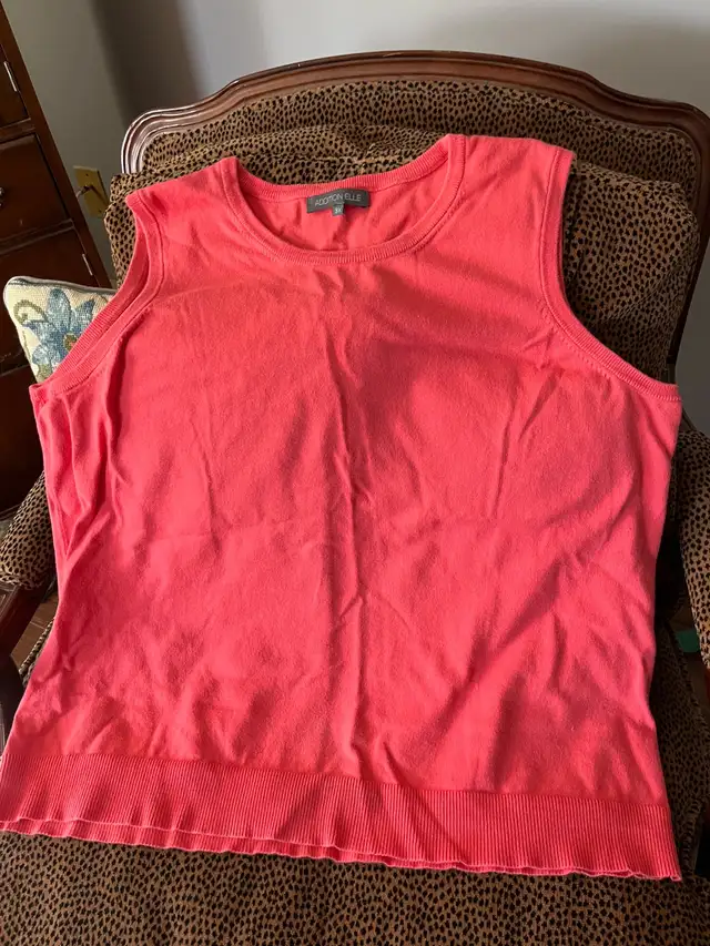 sleeveless sweater, 3X, $2 in Women's - Tops & Outerwear in City of Halifax - Image 2