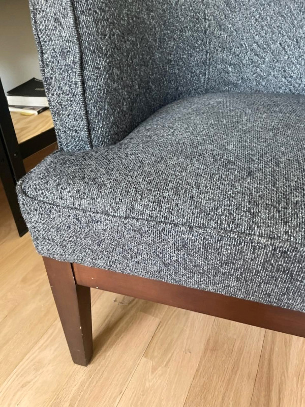Grey accent chair Chairs & Recliners Calgary Kijiji