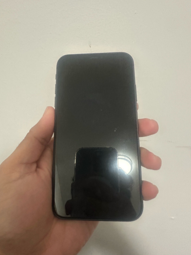 iphone 11 64gb in Cell Phones in Kitchener / Waterloo - Image 2