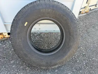 I'm selling a BF Goodrich Rugged Trail T/A tire, size LT265/75R16. This is a used tire but it still...
