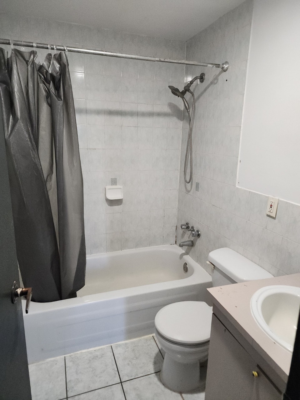 Spacious studio downtown Montreal (near Guy Concordia metro) 3