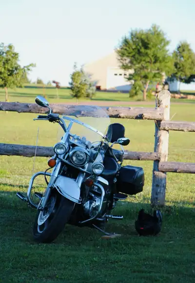 Beautiful Pearl White Motorcycle For Sale. Brand New MVI (November 2025). Mustang Seats included. Pa...