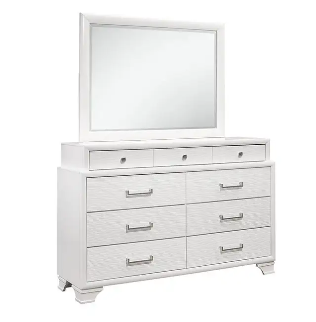 Stylish 9-Drawer Dresser with White Lacquer Finish. in Dressers & Wardrobes in Oakville / Halton Region - Image 3