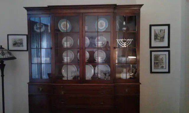 Breakfront, hutch, china cabinet in Hutches & Display Cabinets in City of Toronto - Image 2