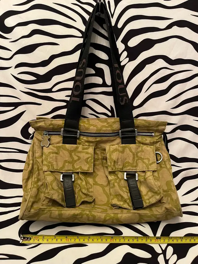 TOUS camouflage nylon tote bag in Women's - Bags & Wallets in City of Toronto - Image 4