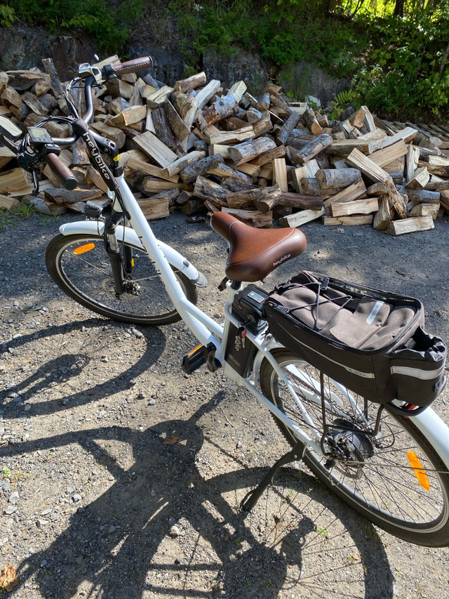 Vélo électrique très peu utilisé dans Vélos électriques  à Laurentides