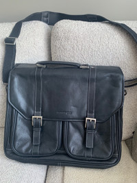 Unisex Kenneth Cole Leather Briefcase.