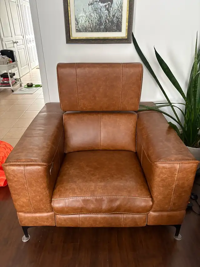 Sofa et Fauteuil Cuir - repose pied électronique in Couches & Futons in Trois-Rivières - Image 3