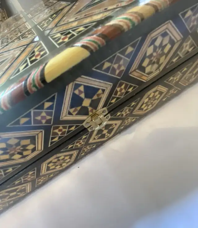 antique large inlaid backgammon & chess set.21 1/2”x21 1/2”. in Toys & Games in Markham / York Region - Image 8