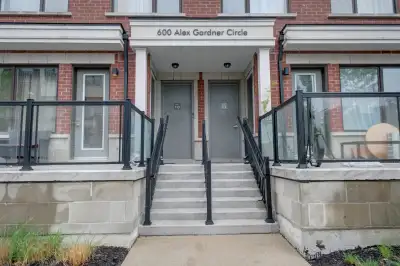 Don't miss this stunning stacked condo townhome in the heart of Aurora, just steps to Yonge & Wellin...