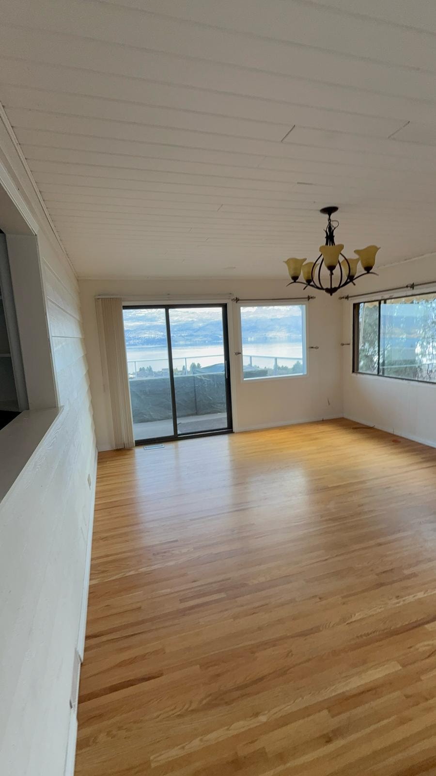 Spacious Suite with Lake & Mountain Views – West Kelowna 5