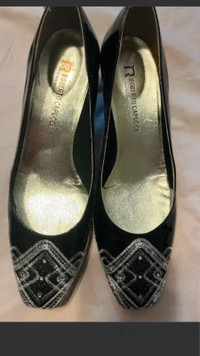 Ladies Roberto Capucci shoes, Art. 9194 Nero, size 8B, cost $185