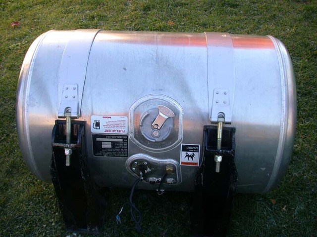 réservoir peterbilt neuf 50 gallons  en aluminium dans Autres pièces et accessoires  à Victoriaville - Image 2