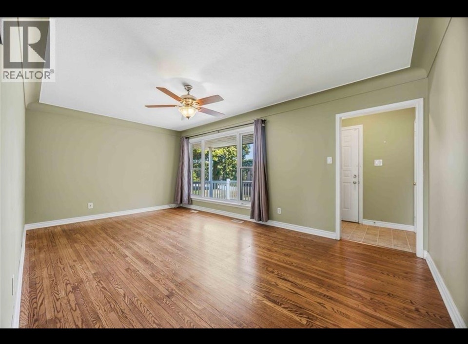 993 Highway Drive a beautiful home in Sarnia 2