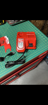 Milwaukee M18/M12. Rapid Charger