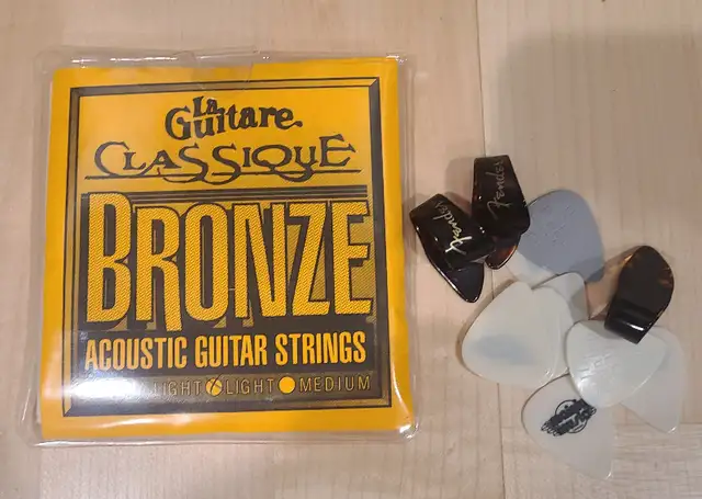 Vantage VS-5 Acoustic Guitar in Guitars in Edmonton - Image 10