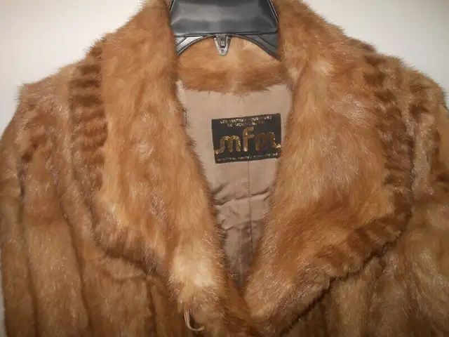 Mink coat in Women's - Tops & Outerwear in City of Montréal - Image 6