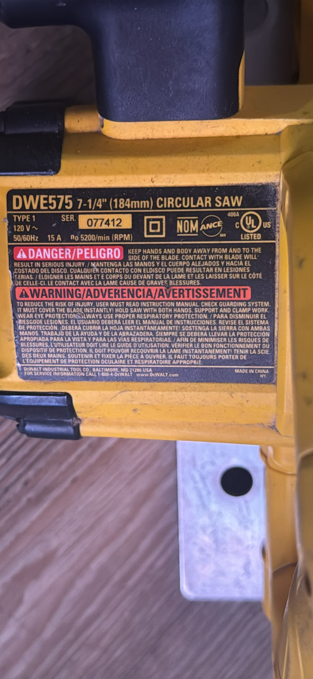 DeWalt dwe 575  7  1/4 “ circular saw  in Power Tools in City of Toronto - Image 4