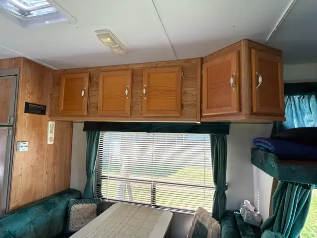 SOLD 1998 Ford E-350 Slumber Queen Motorhome in RVs & Motorhomes in Revelstoke - Image 10