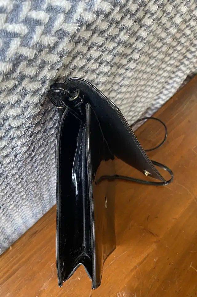 80’s Cabrelli Canada Black Patent Leather Shoulder Bag/Purse in Women's - Bags & Wallets in Oakville / Halton Region - Image 6