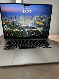 MacBook Air M2 15”