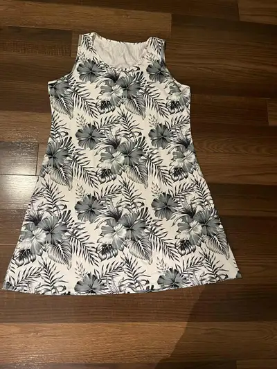 Granby : Vêtements neufs pour femme  a vendre a 15$, View more